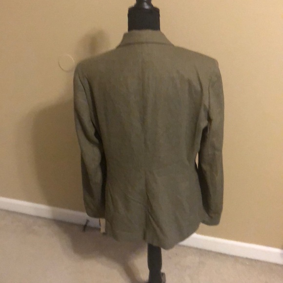 NWT women’s blazer, perfect for fall wear - Picture 2 of 3